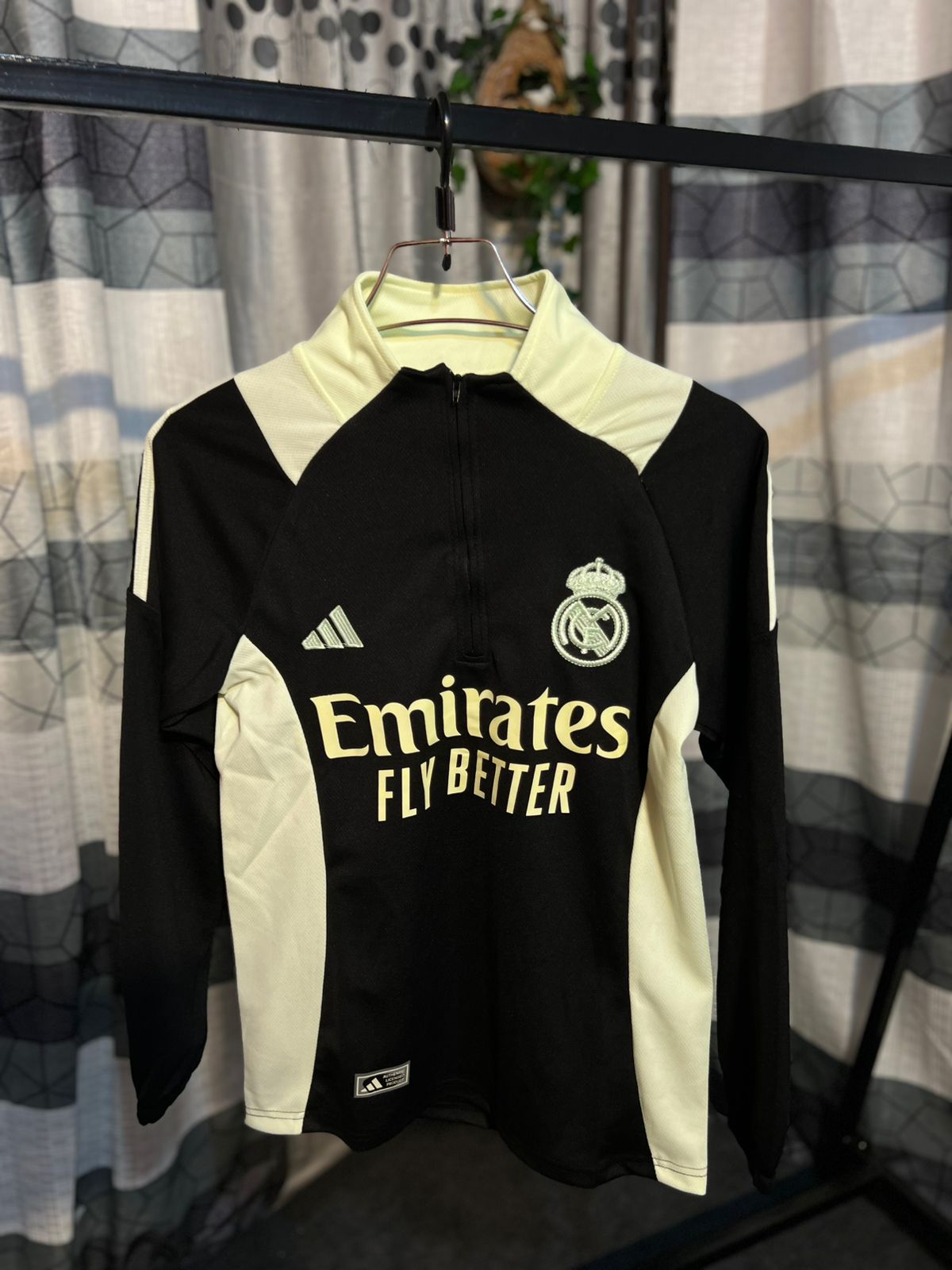 Real Madrid, Barcelona, Liverpool, Manchester United , Training kit Sweat-shirt... Available now... β
π€ - Image 4