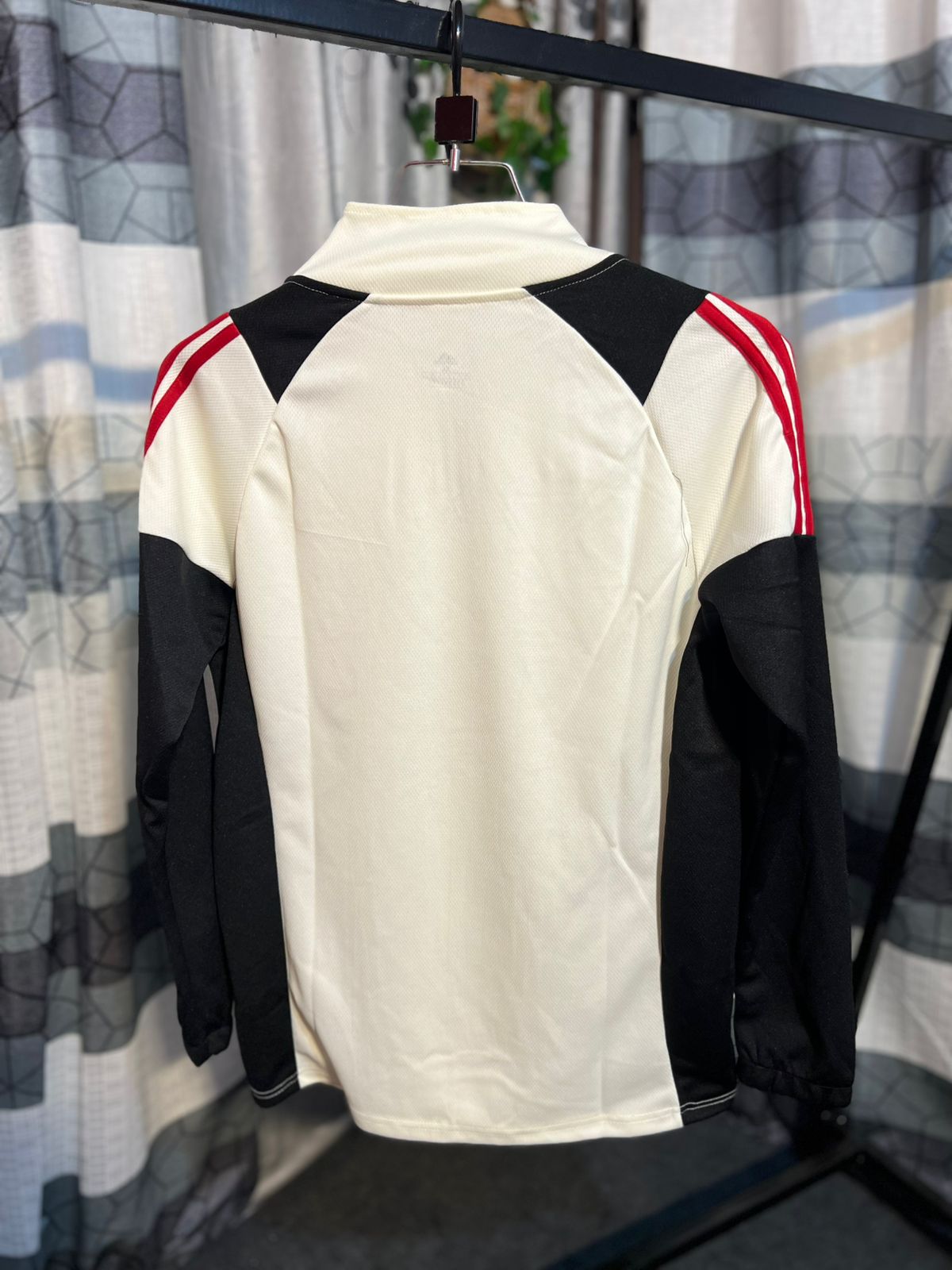 Real Madrid, Barcelona, Liverpool, Manchester United , Training kit Sweat-shirt... Available now... β
π€ - Image 8